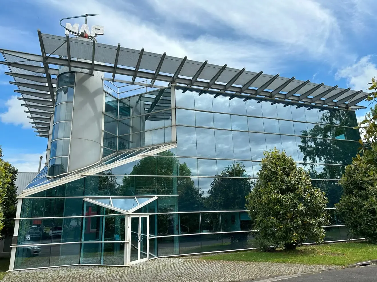 Locaux d'activités à Serres-Castet, photo 1 sur 4