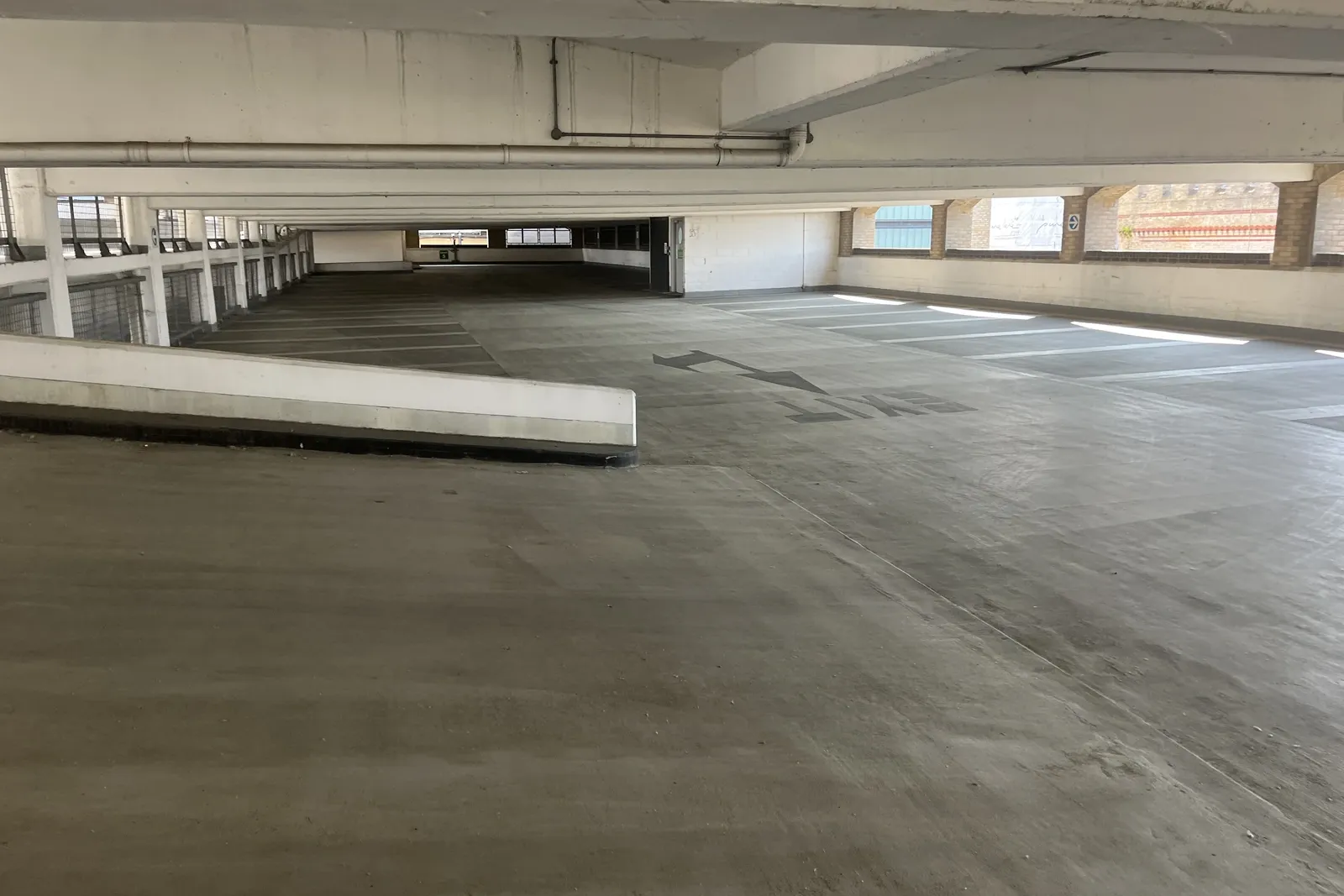 Parking à Croydon, photo 3 sur 4