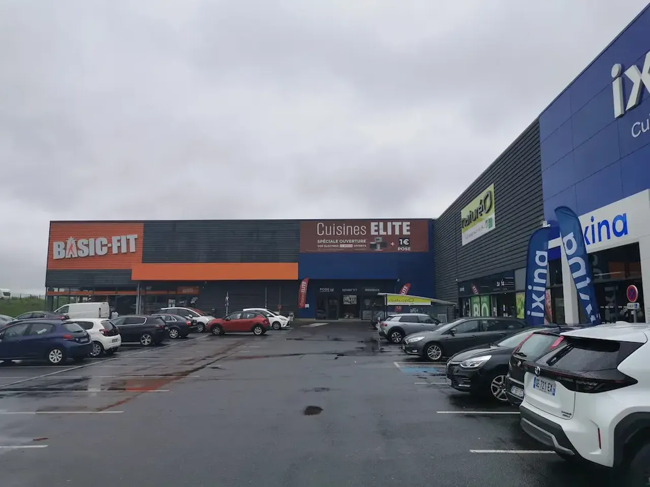 Retail Park à Osny, photo 1 sur 6