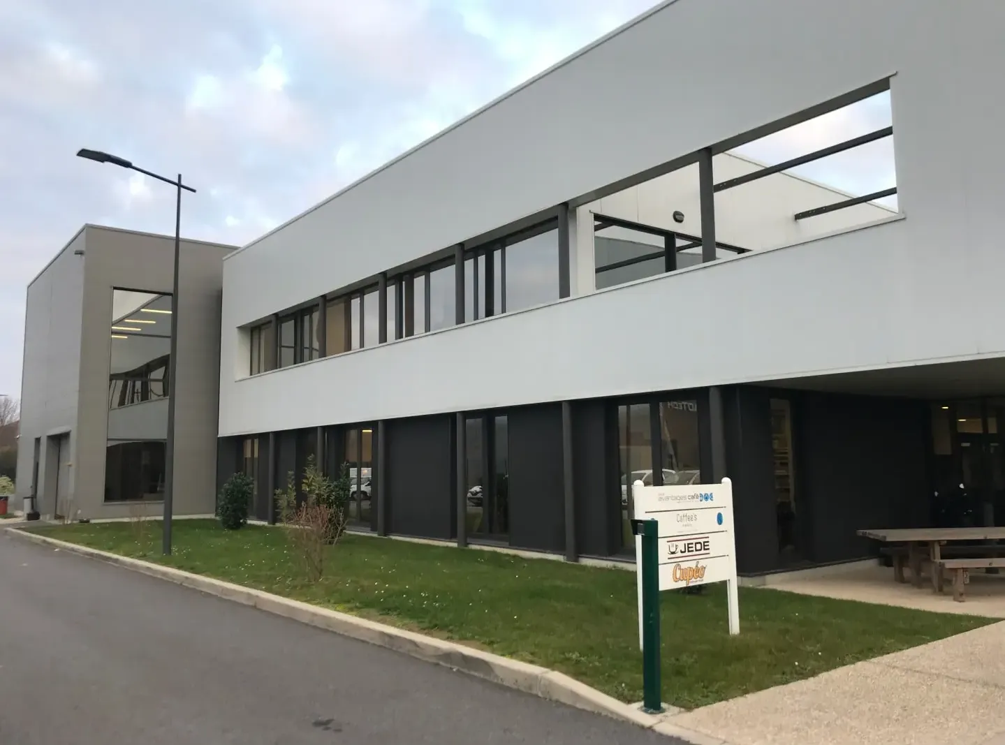 Locaux d'activités à Tigery, photo 1 sur 5