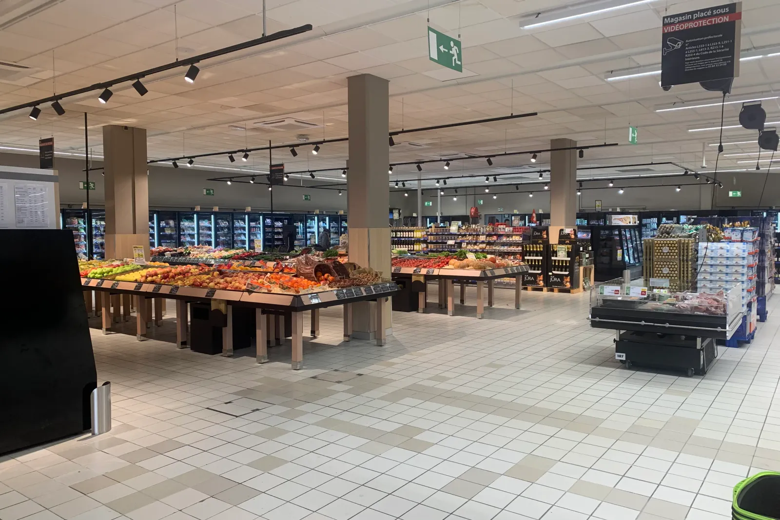 Supermarché à Morez, photo 1 sur 3