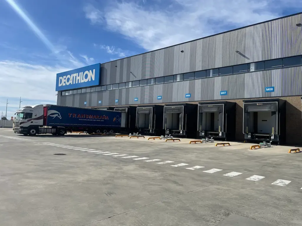 Entrepôt logistique à Léon, photo 1 sur 9
