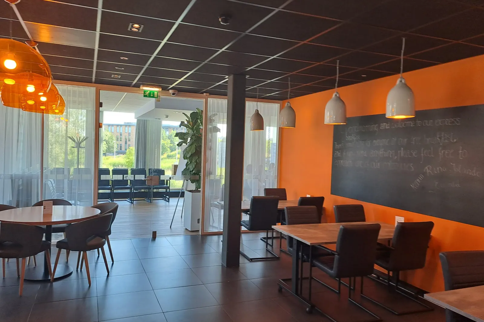Hôtel et bureaux à Utrecht, photo 2 sur 8
