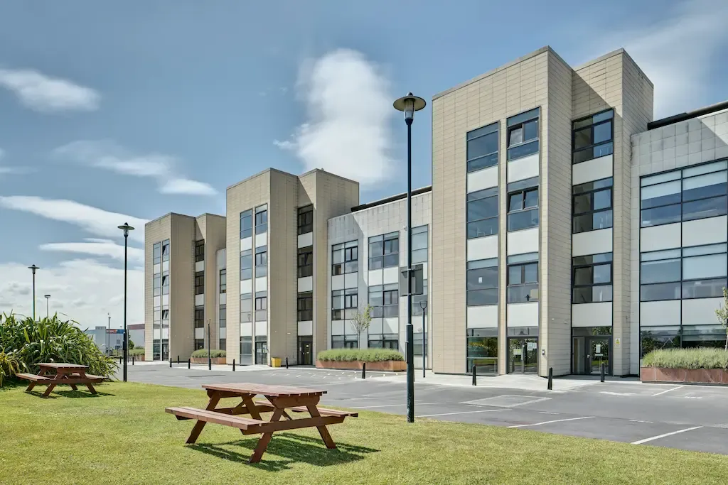 J5 Plaza - HSE, photo 1 sur 5